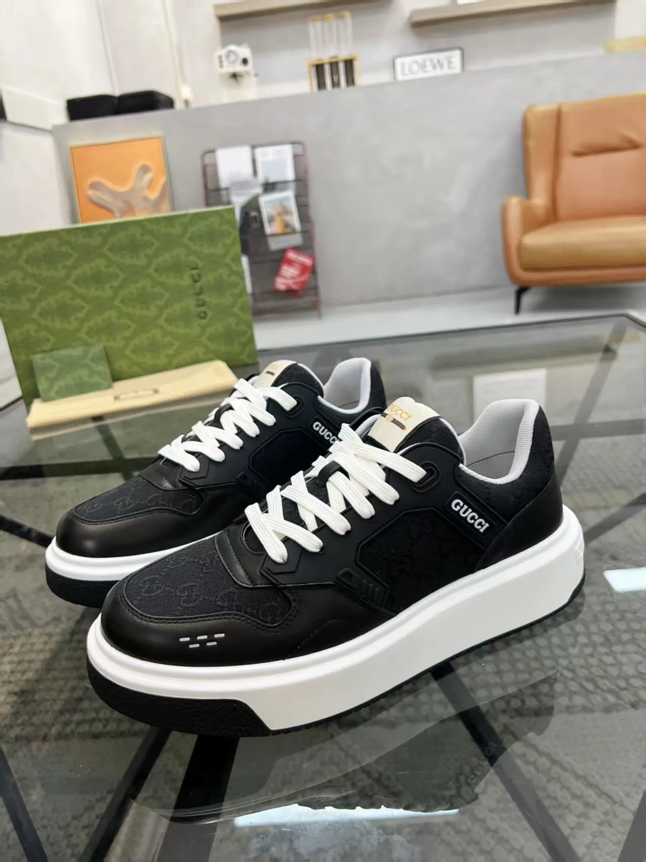 Factory price: 460💰Gucci new men's shoes GUCCI [Lightning] latest shoes are shipped. Original quality, fashionable, made of special materials, sheepskin lining, brand new packaging. The foot feels super comfortable and the workmanship is impeccable. Size: 38-44, customized 45